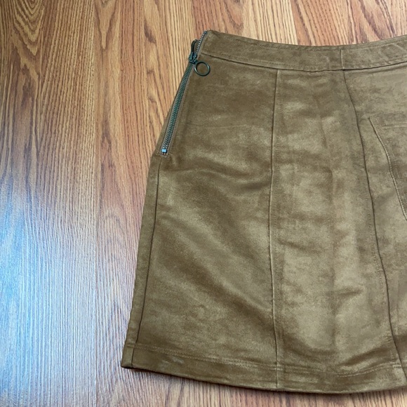 Mini skirt - Picture 3 of 3